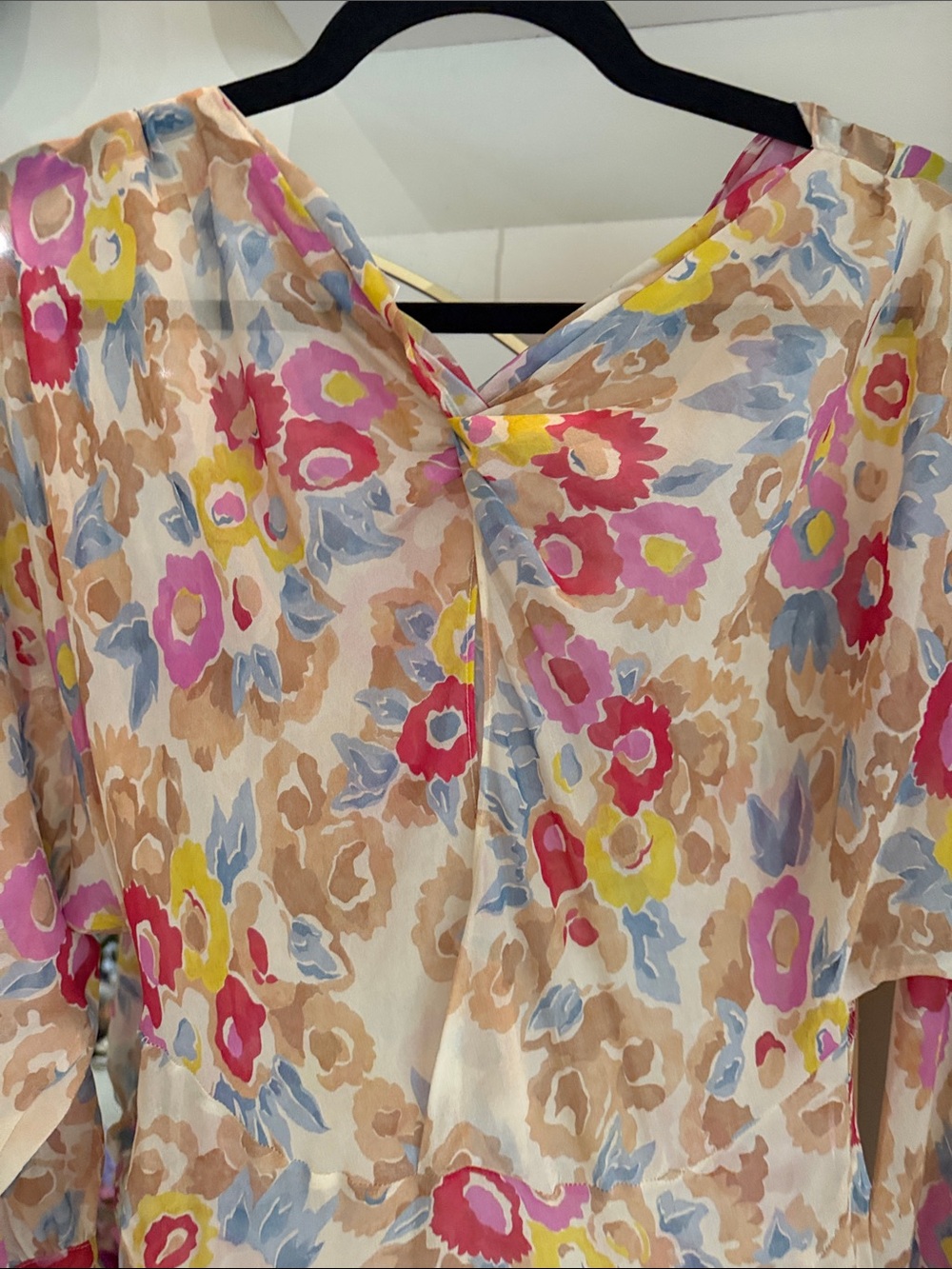 Doen Floral Long Sleeve Maxi Dress in Beige and Pink - Picture 7 of 9
